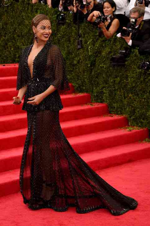beyonce-givenchy-couture-gown-met-gala-h724