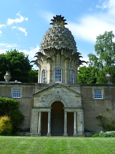 450px-Dunmore_Pineapple, _Dunmore_Park_near_Airth