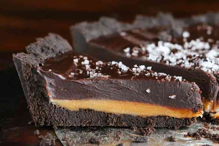Dark-Chocolate-Salted-Caramel-Oreo-Pie-Recipe-02