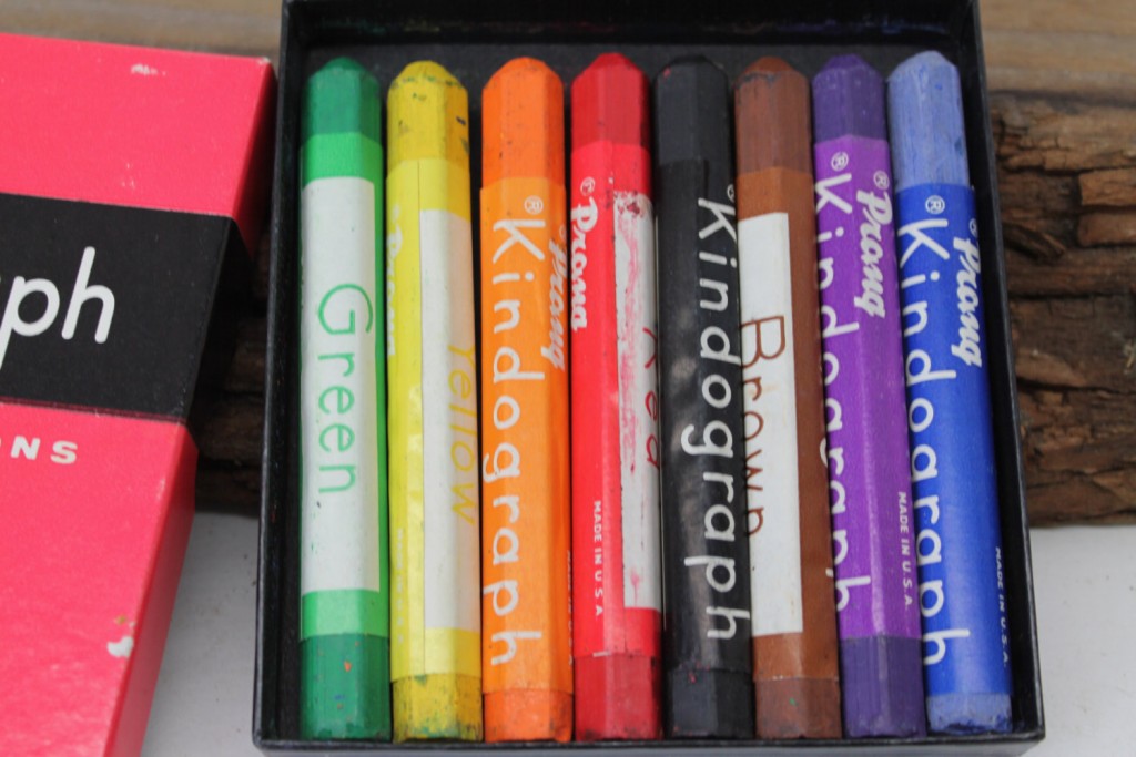vintage-prang-kindograph-presssed-crayons-8-colors-american-crayon-company_3