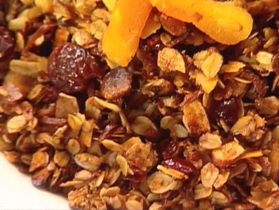 ig1a04_homemade_granola.jpg.rend.sni12col.landscape
