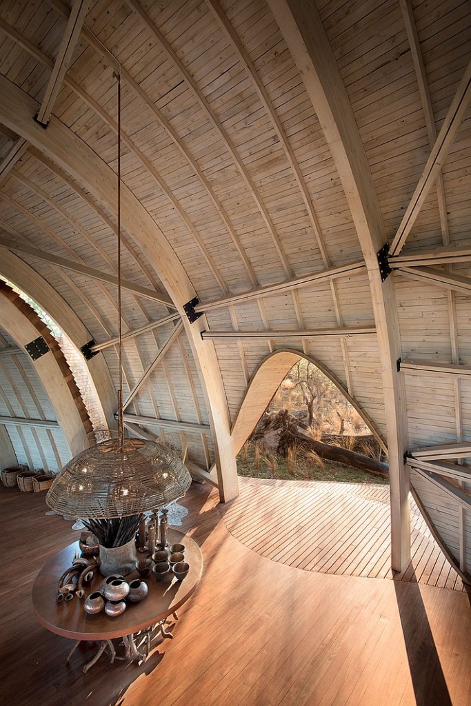 thumbs_10348-entrance-sandibe-okavango-safari-lodge-fox-browne-creative-michaelis-boyd-refer-0715.jpg.0x1064_q90_crop_sharpen