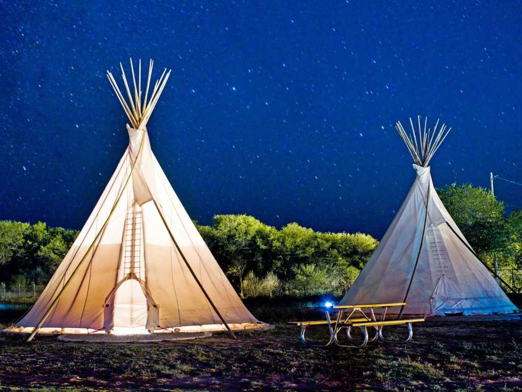 7_El-Comisco---teepee-at-night--Photgrapher-Nick-Simonite