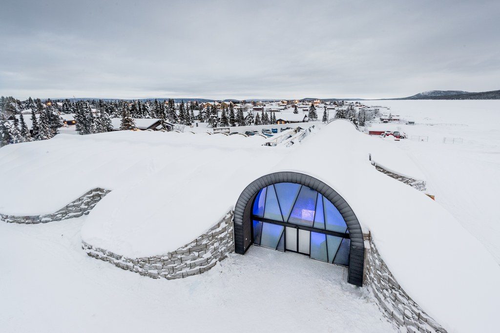 entrance-icehotel-365-2017