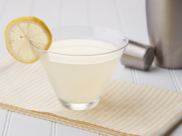 ig1b03f_lemon-drop-cocktail_s4x3-jpg-rend-hgtvcom-616-462