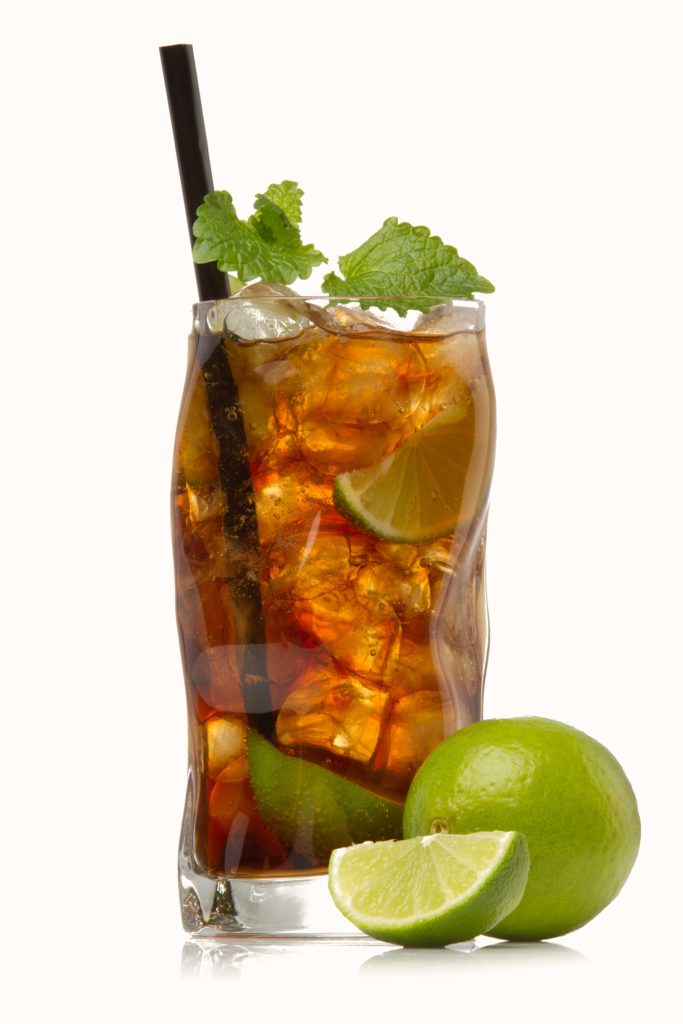 Cuba libre cocktail